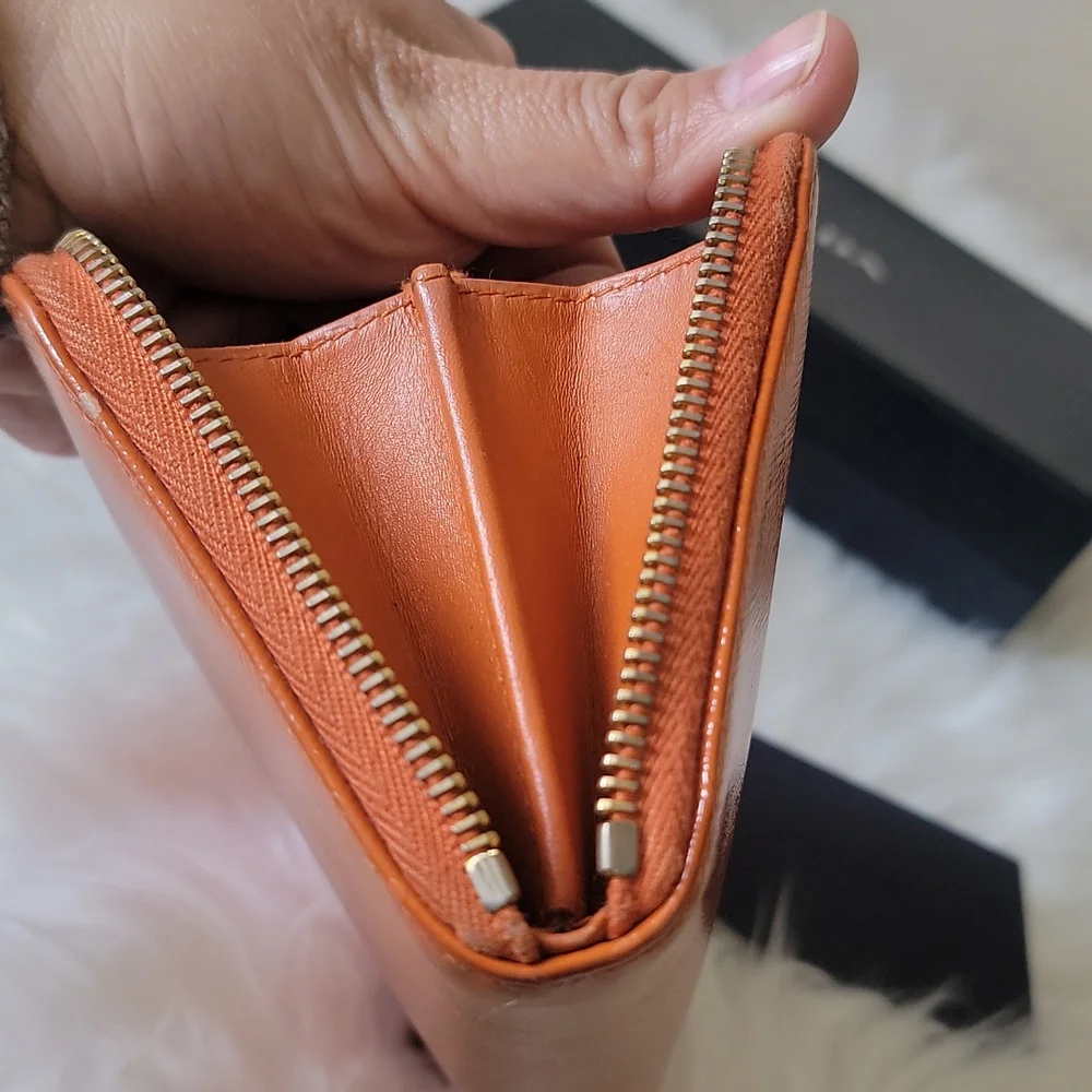 PRADA - Picture 14 of 17